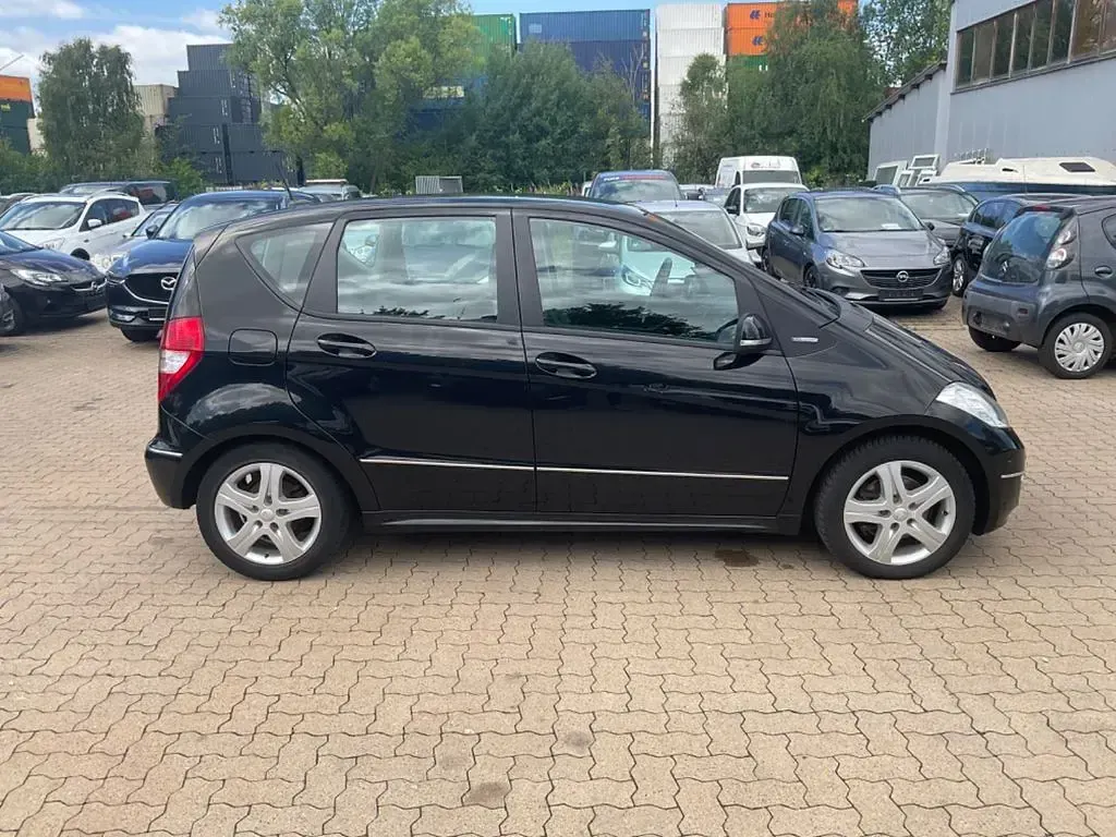 Gebraucht Mercedes A160 82 PS (60 kW) 2012 Schwarz Kleinwagen