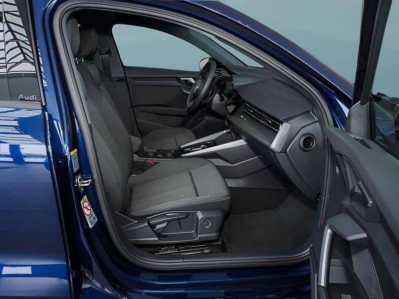 Gebraucht Audi A3 Sportback 116 PS (85 kW) 2025 Blau Kleinwagen