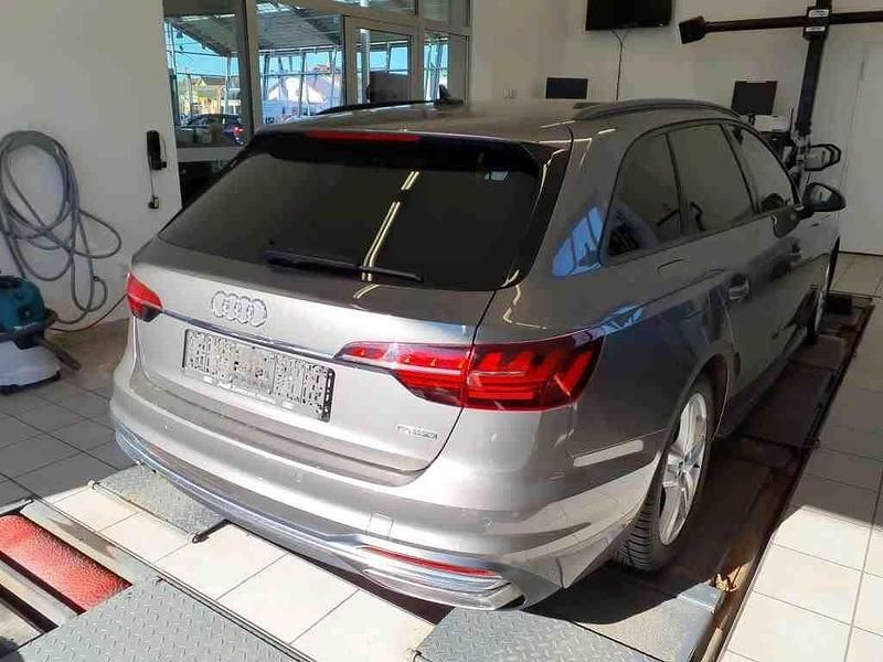 Gebraucht Audi A4 Advanced 204 PS (150 kW) 2022 Terragrau metallic Kombi