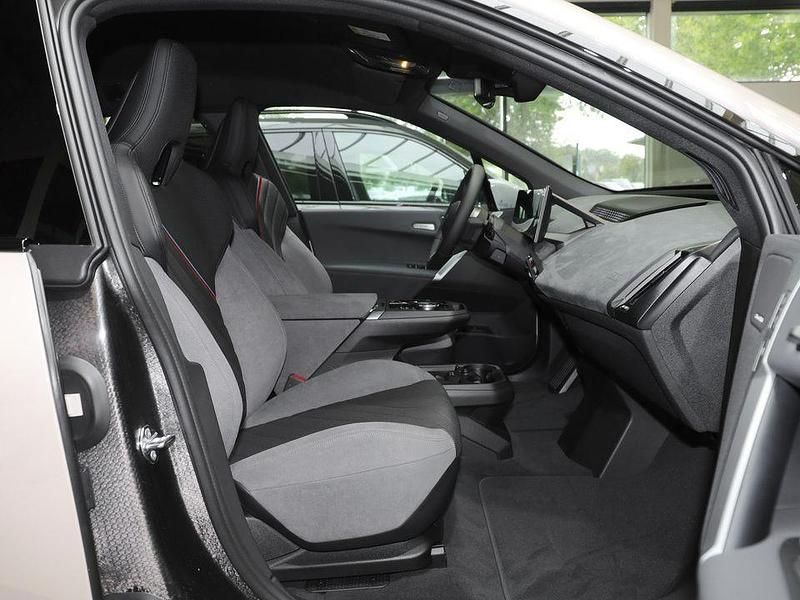 Neu BMW iX M Sport 300 kW (408 PS) 2025 Dune grey metallic SUV