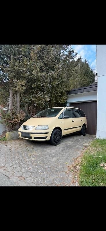 Second-hand VW Sharan 105 CP (77 kW) 2001 Andere farben Monovolum