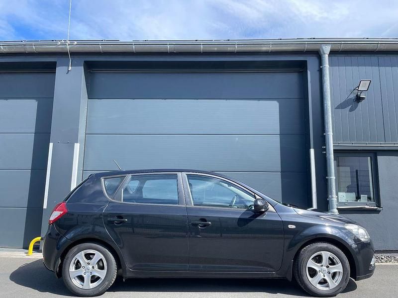 Gebraucht Kia Ceed Basis 90 PS (66 kW) 2009 Schwarz Kleinwagen