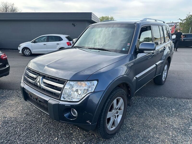 Grau Gebraucht 2007 Mitsubishi Pajero Invite SUV | 5.100 € - Bild 1/4