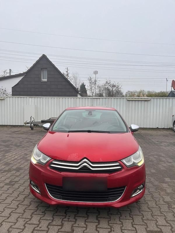 Używany Citroën C4 130 KM (95 kW) 2015 Czerwony Sedan/Limuzyna
