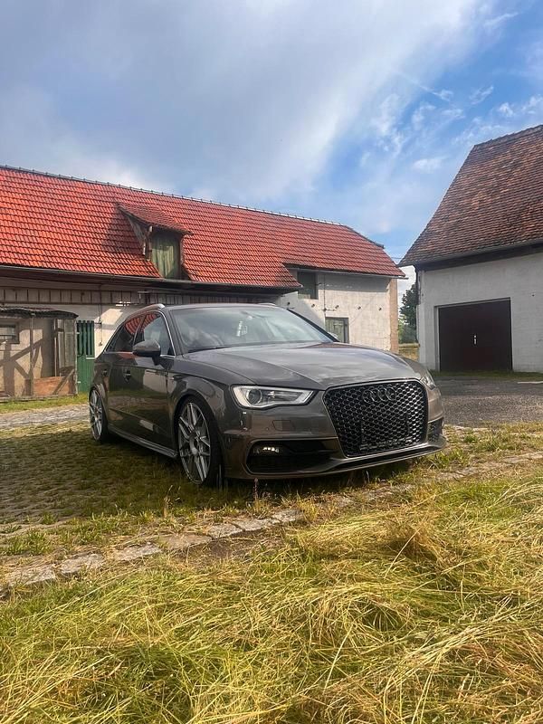 Grau Gebraucht 2013 Audi A3 Sportback Kleinwagen | 11.150 € (Etwas zu teuer) - Bild 1/4