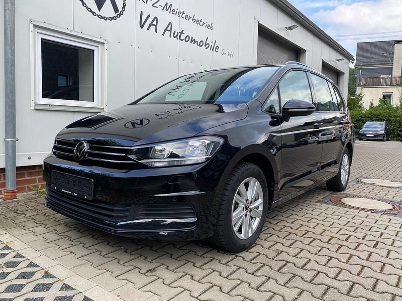 Schwarz Gebraucht 2024 VW Touran Van / Kleinbus | 27.800 € (Superpreis) - Bild 1/4