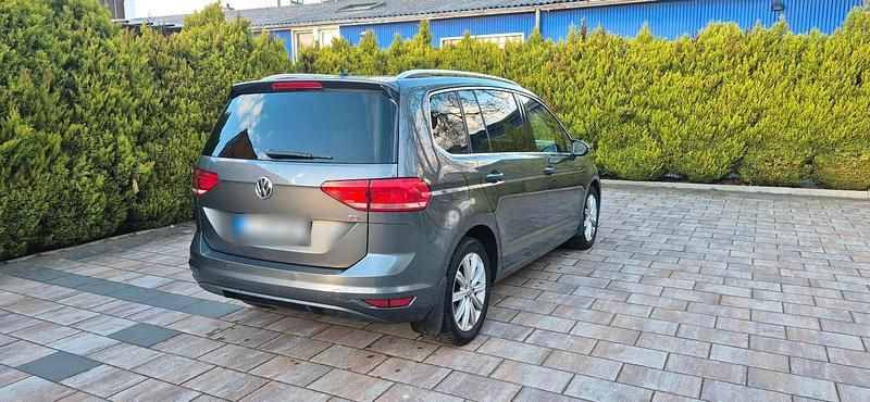 Gebraucht VW Touran 116 PS (85 kW) 2017 Grau Van / Kleinbus