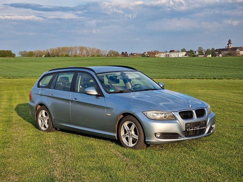 Second-hand BMW 318 143 CP (105 kW) 2011 Albastru Break