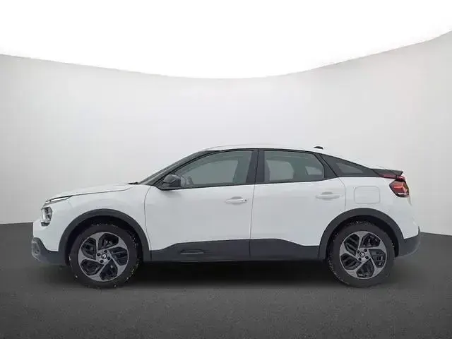 Używany Citroën C4 Feel 131 KM (96 kW) 2023 Biały Sedan/Limuzyna