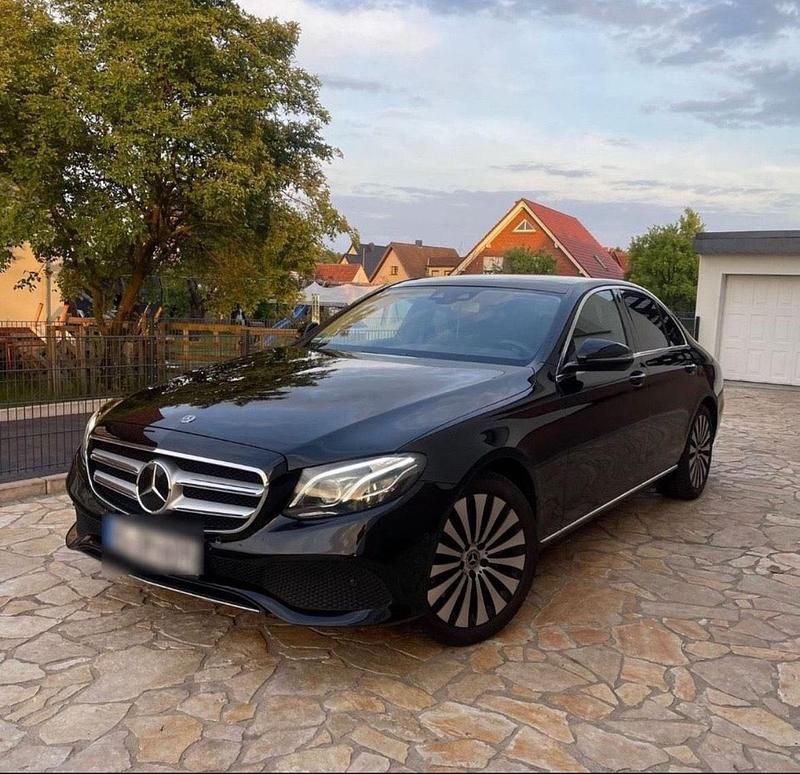 Schwarz Gebraucht 2018 Mercedes E350 Limousine | 25.650 € (Fairer Preis) - Bild 1/4