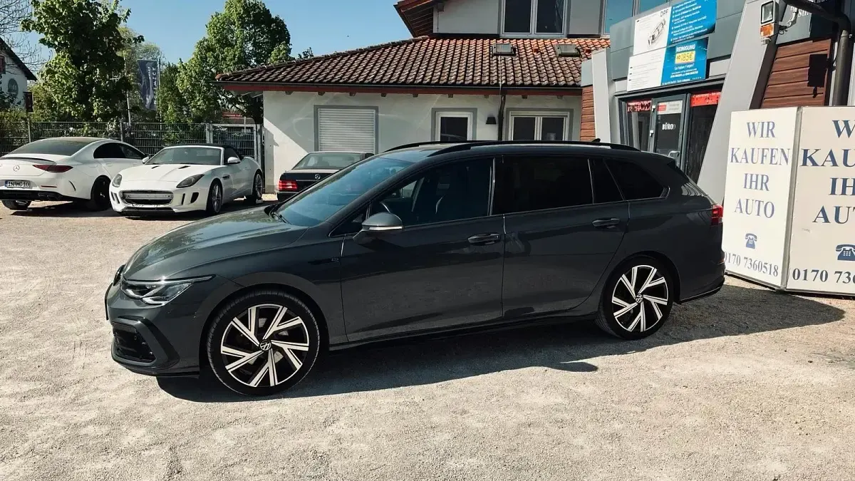 Gebraucht VW Golf VIII R-line 150 PS (110 kW) 2024 Delfingrau metallic Kombi