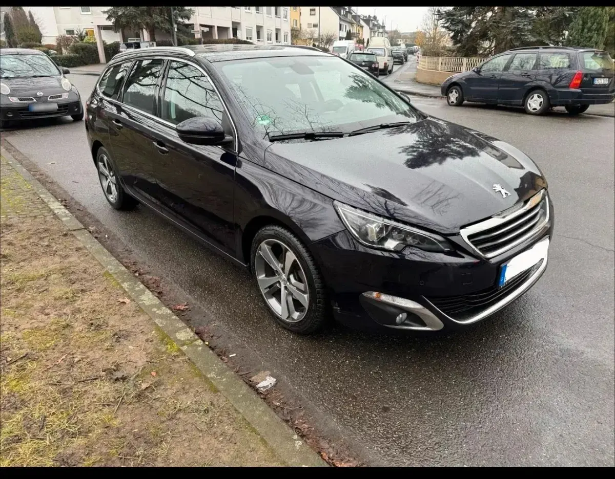Gebraucht Peugeot 308 SW Allure 120 PS (88 kW) 2016 Andere farben Kombi
