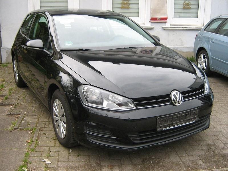 Gebraucht VW Golf VII 85 PS (62 kW) 2014 Schwarz Kleinwagen