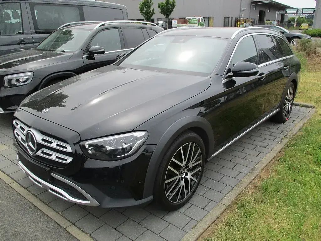 Gebraucht Mercedes E400 330 PS (242 kW) 2023 Schwarz Limousine