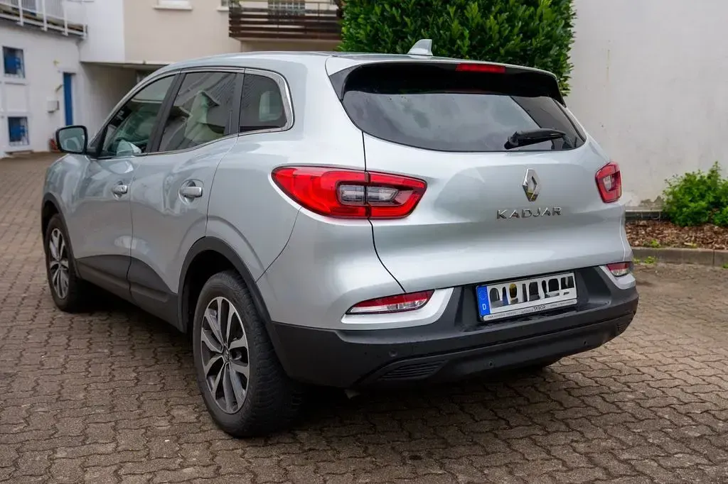 Gebraucht Renault Kadjar Zen 140 PS (102 kW) 2022 Silber SUV