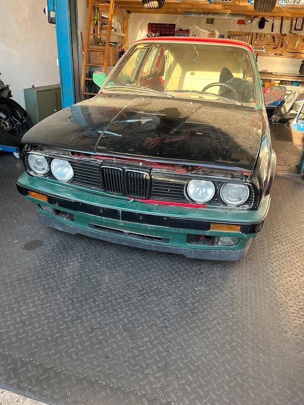 Gebraucht BMW 325 192 PS (141 kW) 1988 Rot Limousine