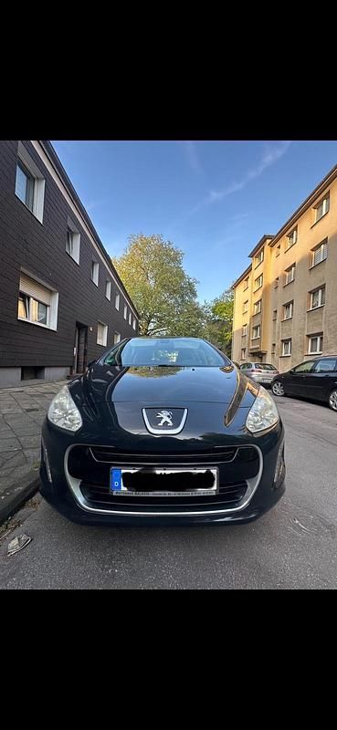 Blau Gebraucht 2011 Peugeot 308 Kleinwagen | 4.299 € (Fairer Preis) - Bild 1/4