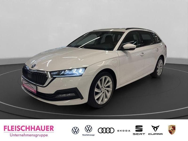 Weiss Gebraucht 2021 Skoda Octavia Ambition Kombi | 18.980 € (Superpreis) - Bild 1/4