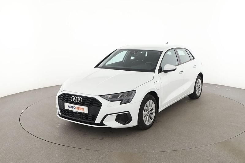 Weiß Gebraucht 2021 Audi A3 Advanced Limousine | 22.030 € (Guter Preis) - Bild 1/3