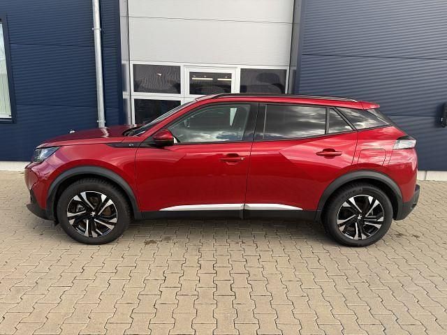 Gebraucht Peugeot e-2008 Allure 100 kW (136 PS) 2021 Elixir rot perlmutteffekt (metallic) SUV