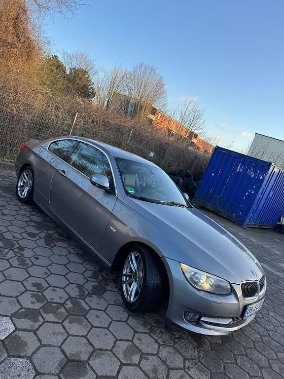 Grau Gebraucht 2012 BMW 335 Sport Line Coupé | 11.000 € (Superpreis) - Bild 1/4