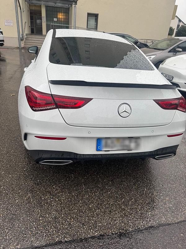 Weiß Gebraucht 2019 Mercedes CLA250 AMG line Limousine | 22.999 € (Guter Preis) - Bild 1/4
