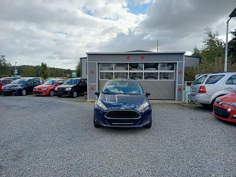 Blau Gebraucht 2016 Ford Fiesta Ambiente Kleinwagen | 4.500 € (Guter Preis) - Bild 1/4