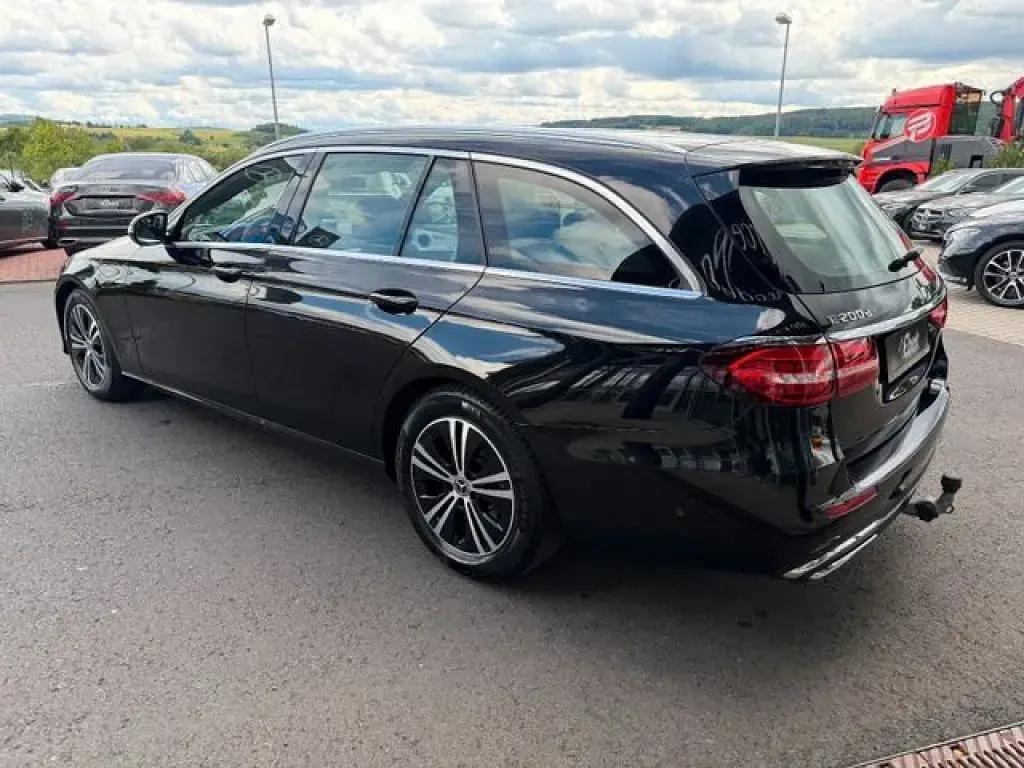 Gebraucht Mercedes E200 Avantgarde 160 PS (117 kW) 2024 Obsidianschwarz (metallic) Kombi