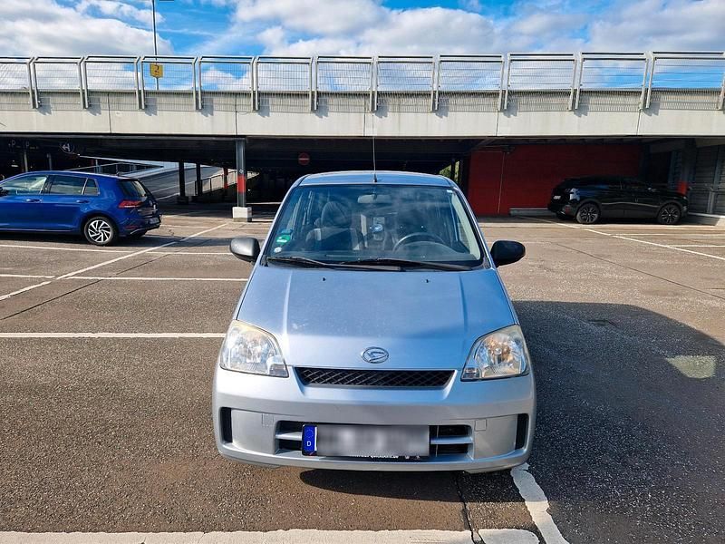 Silber Gebraucht 2003 Daihatsu Cuore Kleinwagen | 1.790 € (Teuer) - Bild 1/4