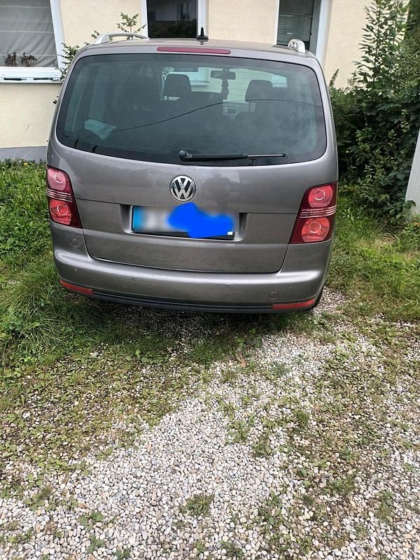 Grau Gebraucht 2007 VW Touran Highline Van / Kleinbus | 3.990 € (Fairer Preis) - Bild 1/4