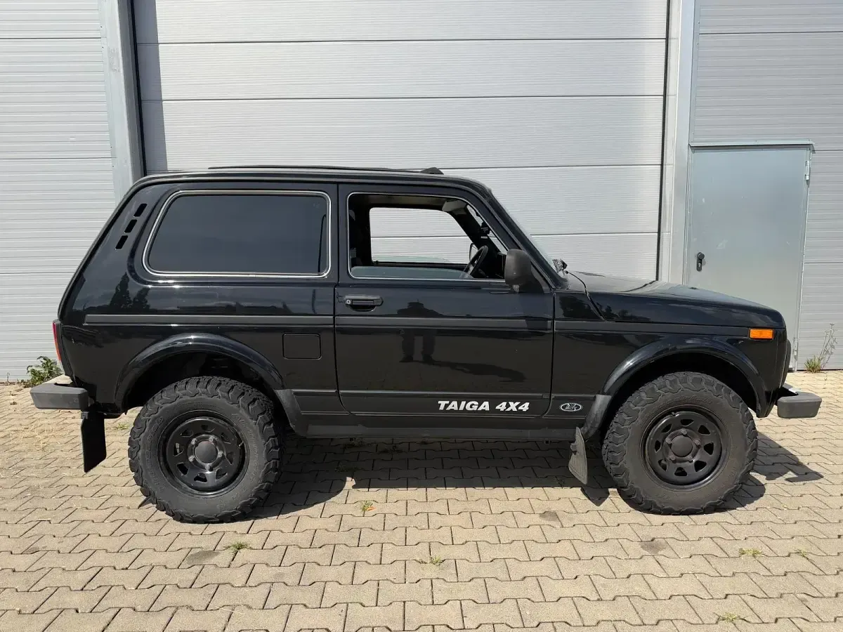 Gebraucht Lada niva 83 PS (61 kW) 2019 Schwarz SUV