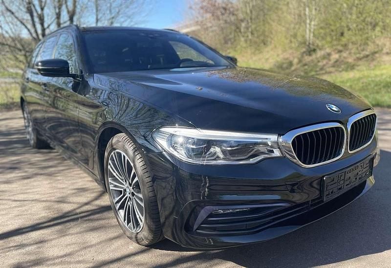 Schwarz ii Gebraucht 2019 BMW 520 Kombi | 31.500 € (Teuer) - Bild 1/4