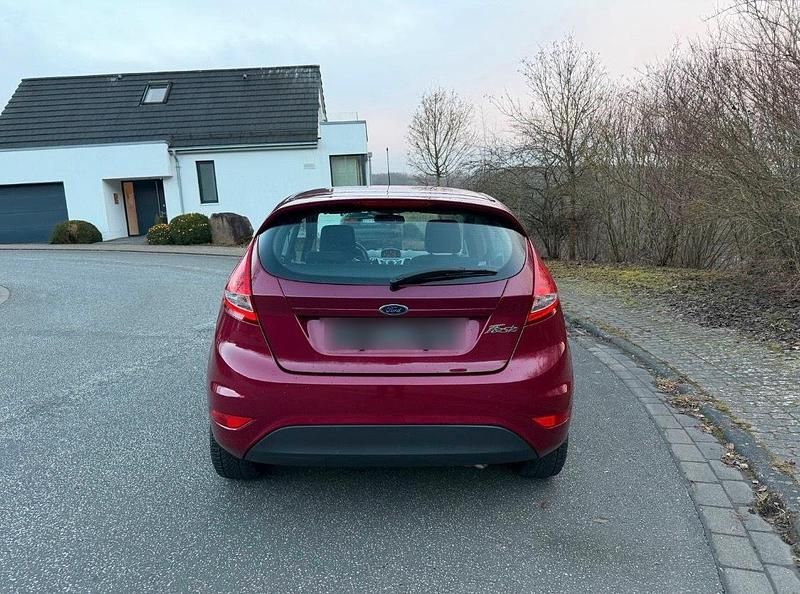 Gebraucht Ford Fiesta 82 PS (60 kW) 2010 Rot Kleinwagen