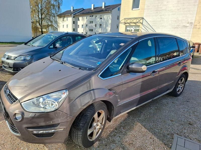 Gebraucht Ford S-MAX Titanium 163 PS (119 kW) 2012 Braun Van / Kleinbus
