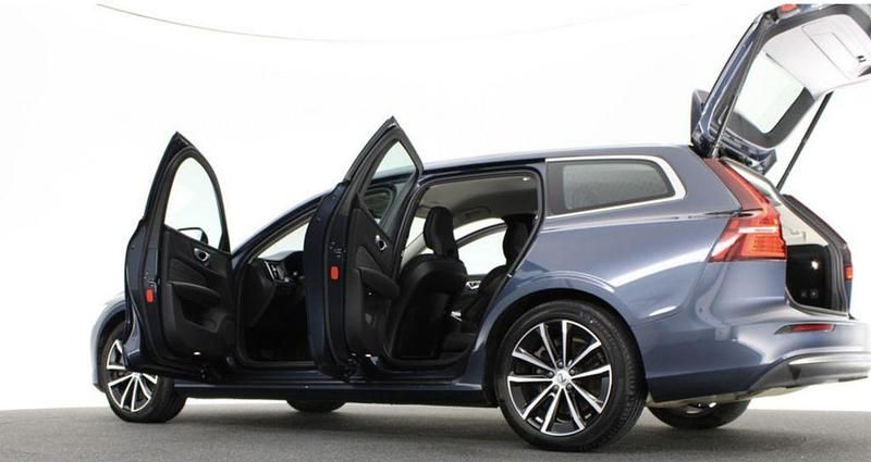 Gebraucht Volvo V60 Core 398 PS (292 kW) 2022 Blau Kombi