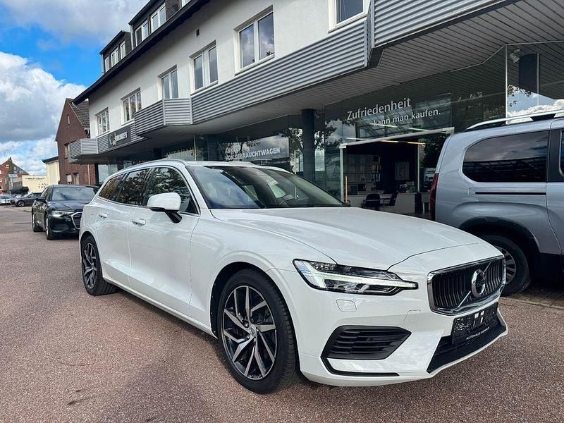Gebraucht Volvo V60 Pro 253 PS (186 kW) 2020 Ice white, solid / solid Kombi