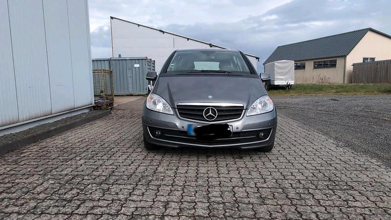 Gebraucht Mercedes A180 110 PS (80 kW) 2010 Silber Limousine
