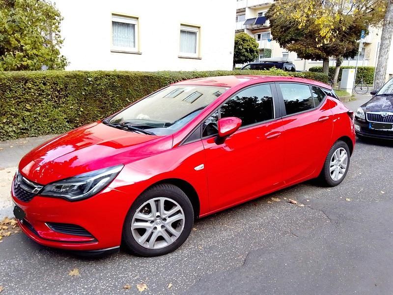 Rot Gebraucht 2016 Opel Astra Selection Limousine | 8.300 € (Guter Preis) - Bild 1/4