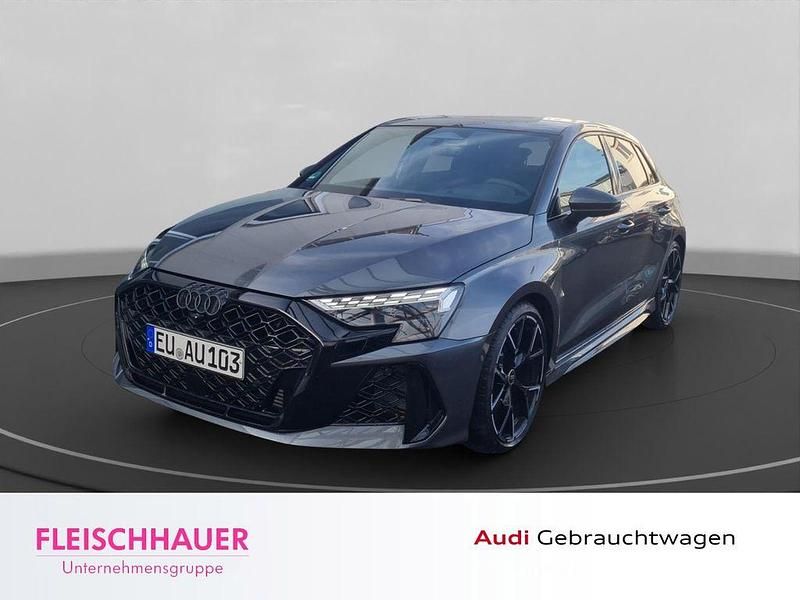 Grau Gebraucht 2025 Audi RS3 Sportback Advanced Kleinwagen | 69.990 € (Etwas zu teuer) - Bild 1/4