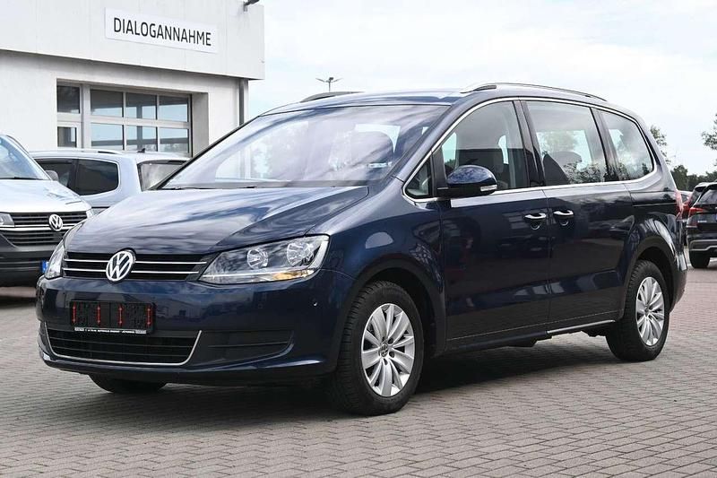 Blau Gebraucht 2016 VW Sharan Comfortline Van / Kleinbus | 19.900 € (Teuer) - Bild 1/4