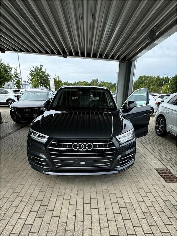 Grau Gebraucht 2019 Audi Q5 S-Line SUV | 34.500 € - Bild 1/4