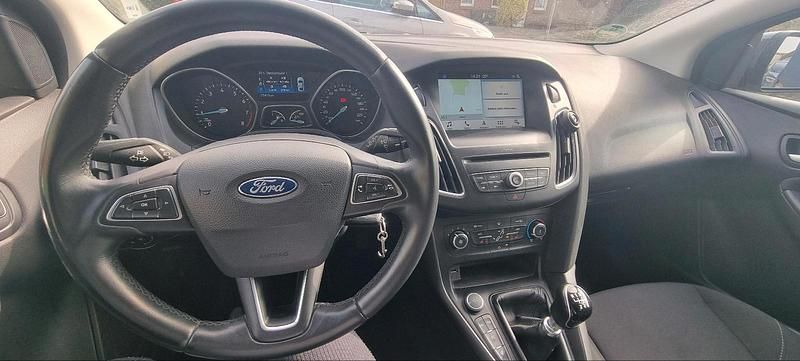 Gebraucht Ford Focus Cool & Connect 125 PS (91 kW) 2018 Grau Kombi