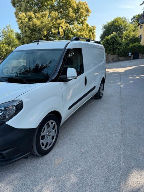 Weiß Gebraucht 2022 Fiat Doblò Van / Kleinbus | 13.490 € (Guter Preis) - Bild 1/4