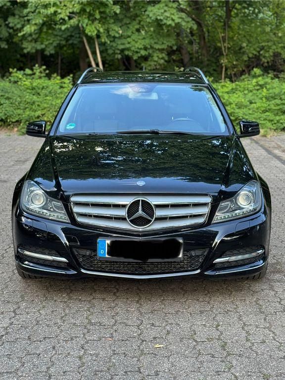 Schwarz Gebraucht 2012 Mercedes C200 Avantgarde Limousine | 7.199 € - Bild 1/4