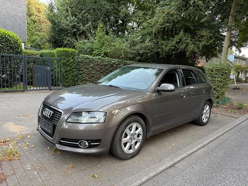 Braun Gebraucht 2011 Audi A3 Sportback Limousine | 2.800 € (Superpreis) - Bild 1/4