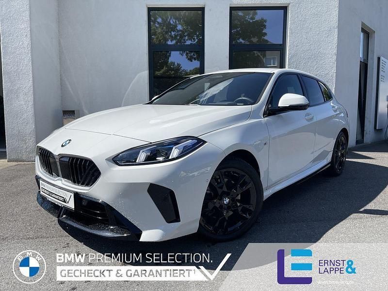 Alpinweiss Gebraucht 2024 BMW 120 M Sport Kleinwagen | 36.970 € (Fairer Preis) - Bild 1/4