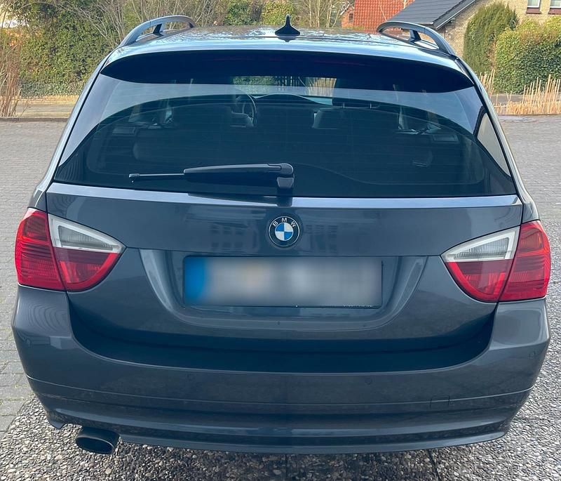 Gebraucht BMW 320 177 PS (130 kW) 2008 Grau Kombi