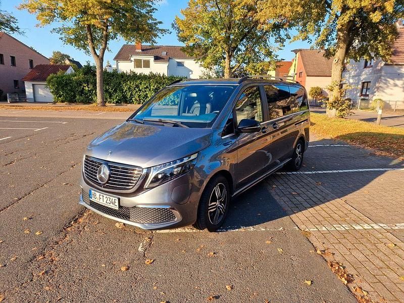Grau Gebraucht 2020 Mercedes EQV300 Van / Kleinbus | 45.300 € (Teuer) - Bild 1/4