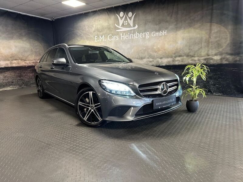 Grau Gebraucht 2019 Mercedes C300e Avantgarde Limousine | 21.900 € (Fairer Preis) - Bild 1/4