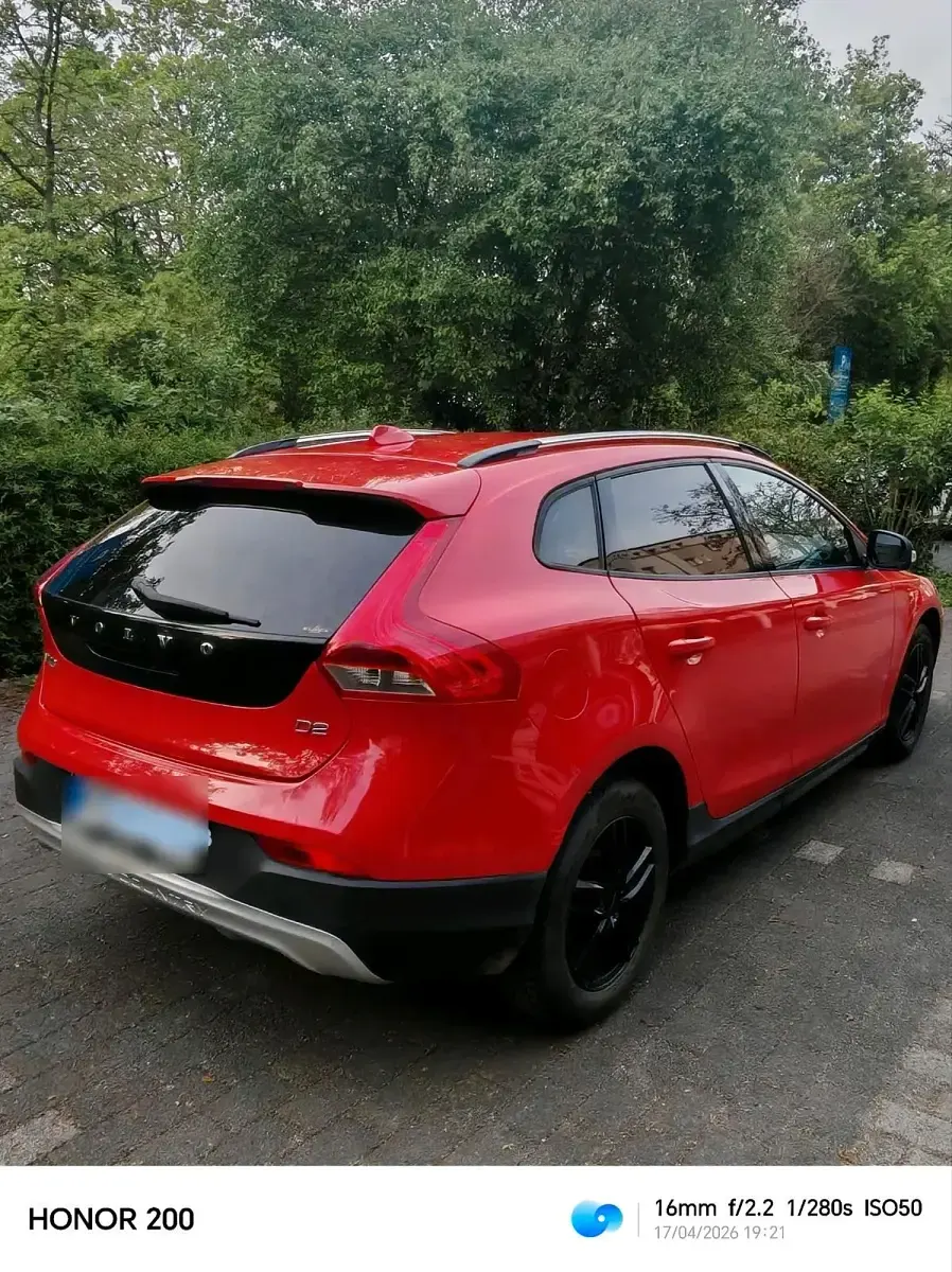 Gebraucht Volvo V40 113 PS (83 kW) 2013 Rot Coupé